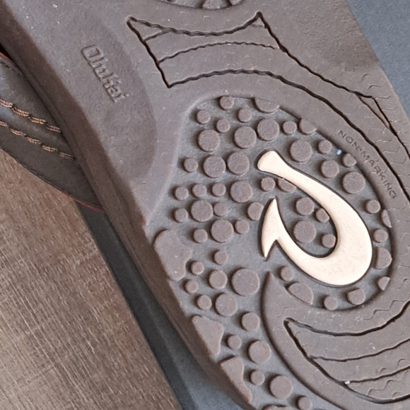 True Religion sz 13 Olukai great Condition discontinued - Picture 4 of 4